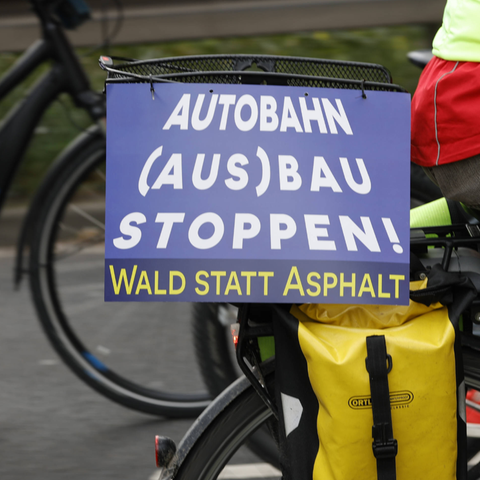 Fahrraddemo gegen zehnspurigen A5-Ausbau